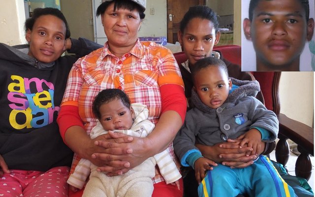 Vlnr: Carol-Anne (dogter), Magrieta en Michelle (dogter). Magrieta het Carol-Anne se dogterjie Taz-nique (3 weke oud) op haar skoot met haar ander kleinkind, Reagen (2) by sy ma. Inlas: Wyle  Michael (19)